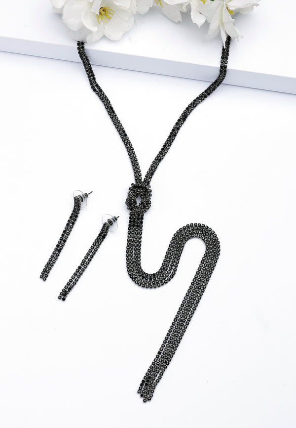 Set di collana con nappo lucido di colore nero