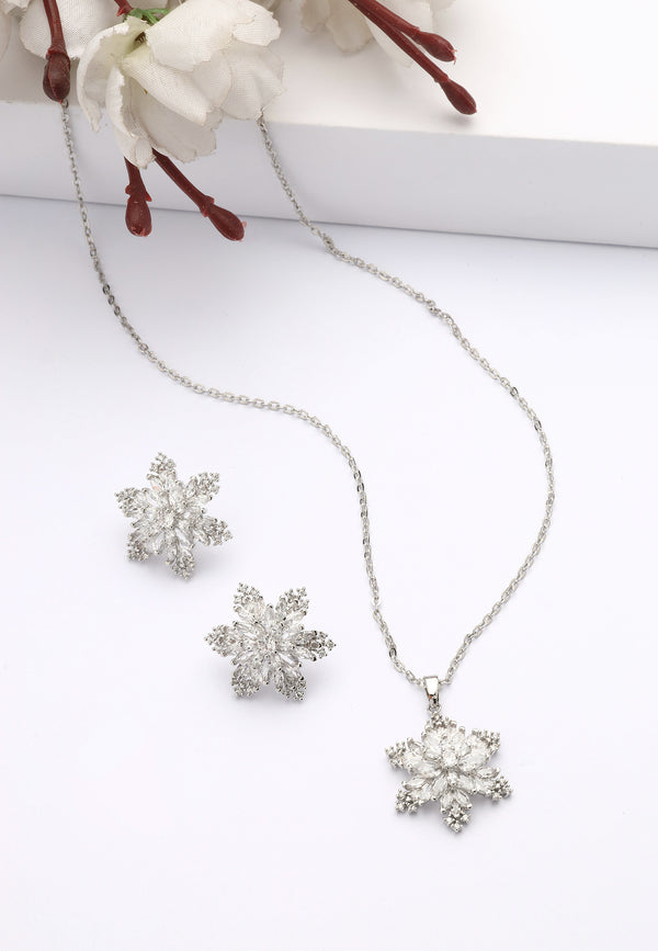 Set di Orecchini e Collana Floreali Scintillanti