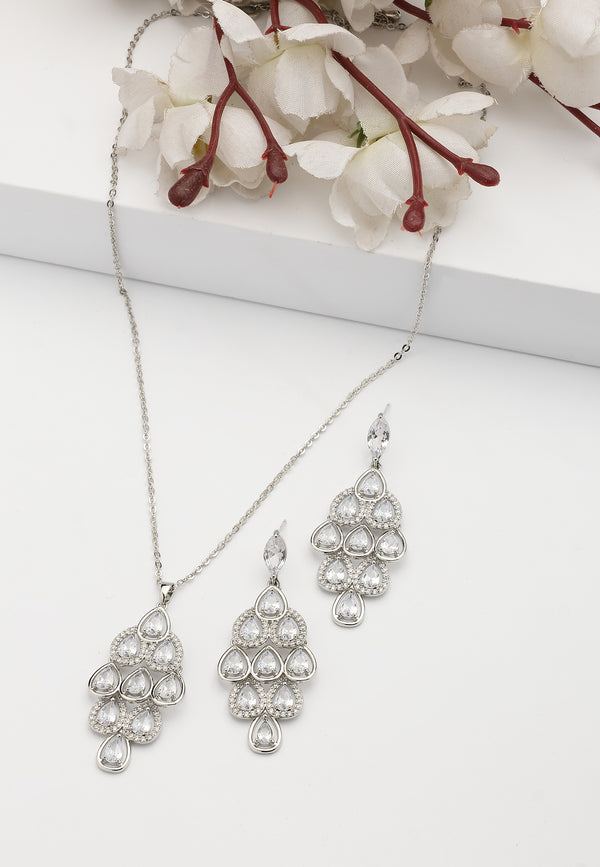 Collier et boucles d'oreilles en cascade nacrée